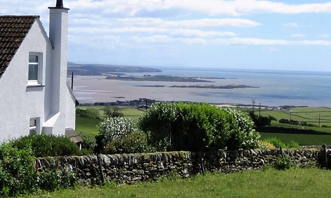 Castle Douglas Cottage | High Auchenlarie Cottage - a cottage that sleeps 6 guests in 3 bedrooms