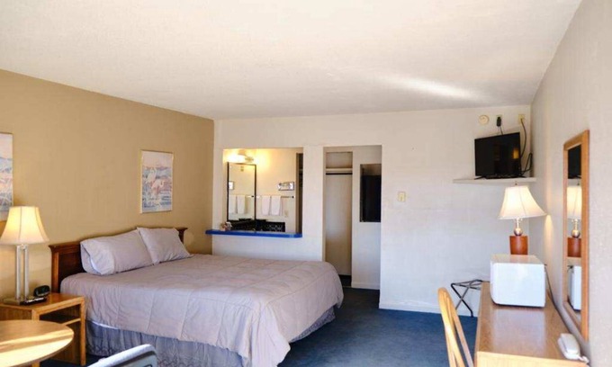Rocky Ford Hotel | High Chaparral Inn