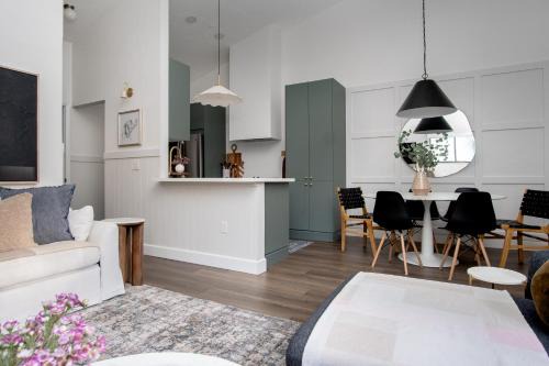 Gainesville Apartment | High design & coziest comforts