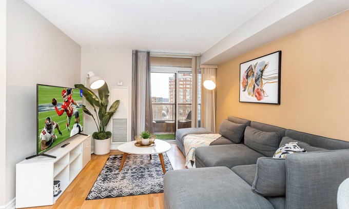 Downtown Mississauga Condo | High-End 2BR/2BA Condo-Steps to Square One Mall