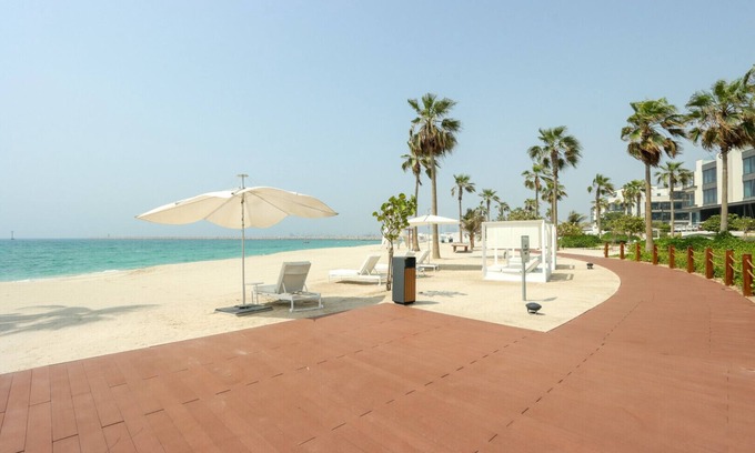 Dubai Apartment | High-end Beachfront 4BR Duplex with Patio Sea and Burj View