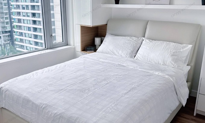 Southeast False Creek Condo | High end condo vacation home downtown Vancouver. Family friendly, new furniture