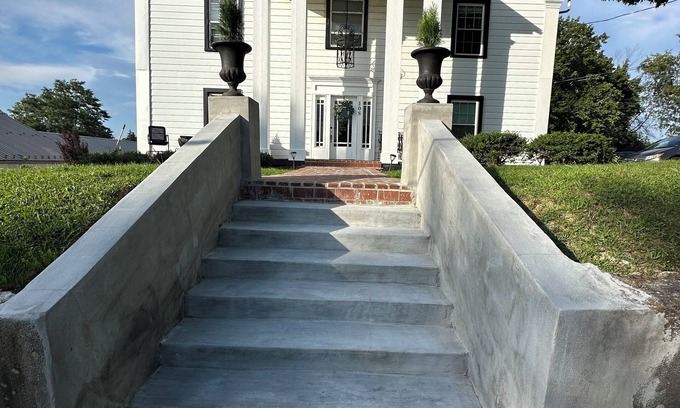 Christiansburg Apartment | High-end cozy apartment walking distance to down town Christiansburg.