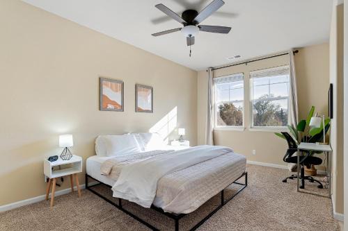 Old Southwest Apartment | High End Midtown Home With Fireplace And Ensuite Baths