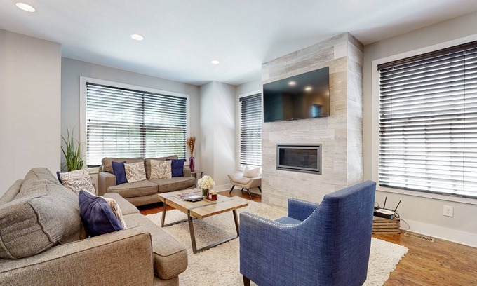 Edgehill House | High-end Nashville home in The Gulch near downtown w/rooftop deck, WiFi, & AC