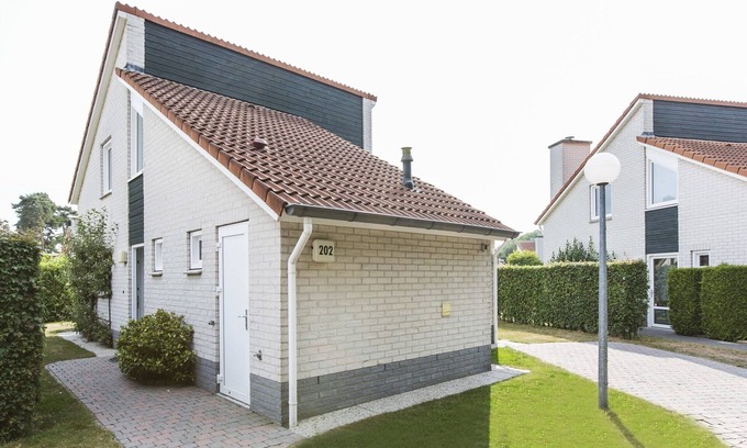 Arcen Villa | High-End Villa Nestled in Greenery