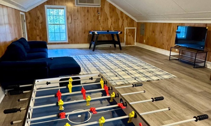 Jackson Cottage | High Falls Lake Retreat 4-bedroom cottage with WiFi and AC in fabulous Jackson