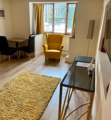 Botley Apartment | High Hedges Apartment A