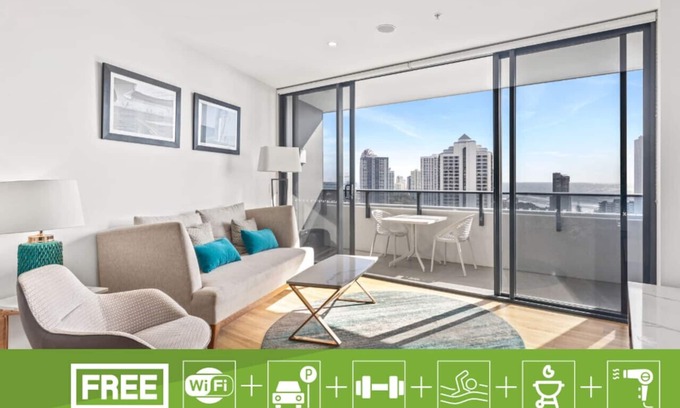 Surfers Paradise Apartment | High Level & Ocean Views! 2 Bedroom Apartment
