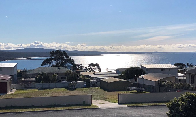 Binalong Bay House | HIGH ON PACIFIC Luxury Beach House Binalong Bay - waterviews