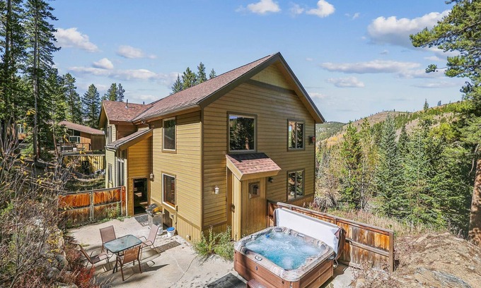 Breckenridge Heights House | High Point Lodge: Private Home, Cozy Patio Area, Hot Tub & Seasonal Shuttle.