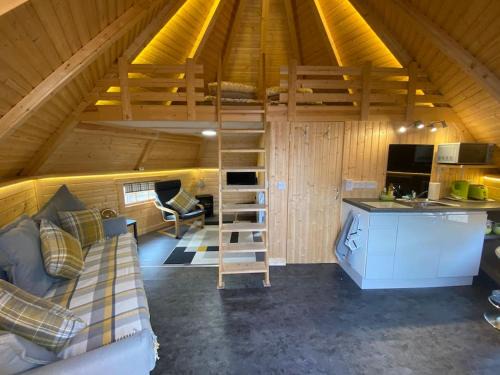 Banavie Apartment | High quality cabin with views of Ben Nevis