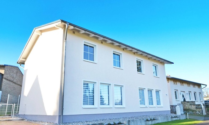 Katschow House | High-quality furnished DHH in a quiet location, with terrace, WiFi and parking space.