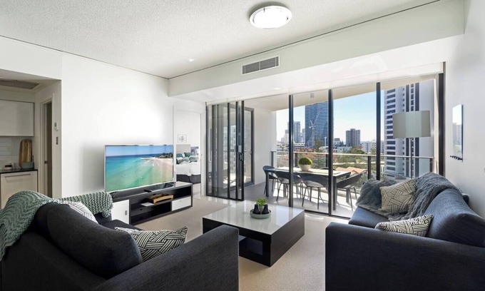 Broadbeach Apartment | High rise with Al Fresco Dining and Ocean views