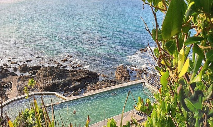 Black Head House | High Street Hideaway - Ideal location, close to Bowling Club, beach and more.