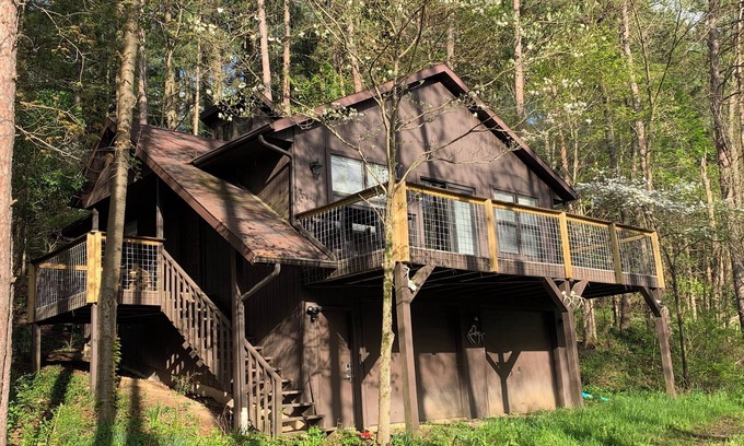 Kipling Cabin | High Tech Cabin in the Hills of Guernsey County