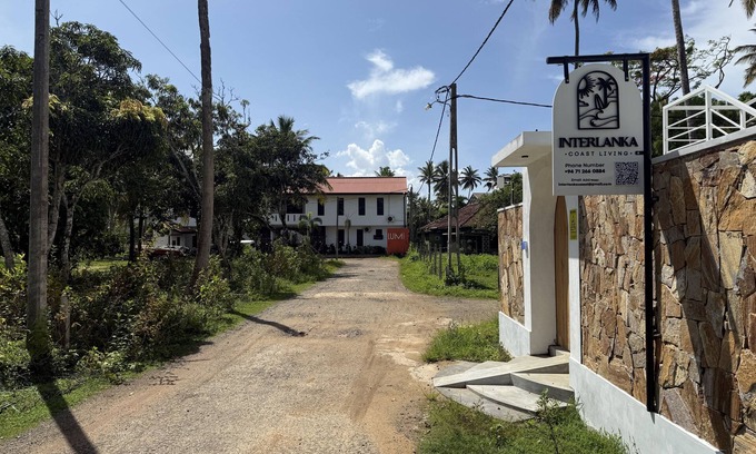 Kathaluwa Apartment | High tide - 1-bedroom upper apartment with WiFi, AC in tranquil Ahangama