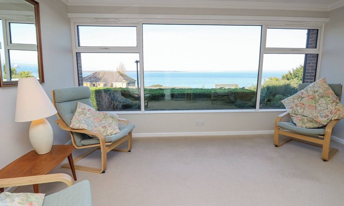 Cowes House | HIGH TIDE, family friendly, country holiday cottage in Cowes