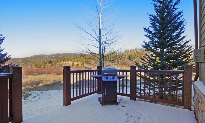 The Highlands House | Highland Greens 93 - Drive to Slopes by RedAwning