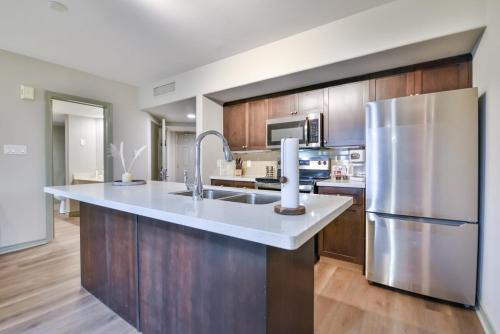 Oro-Medonte Apartment | Highland Hideaway 2BR Condo Pool & Spa Daily