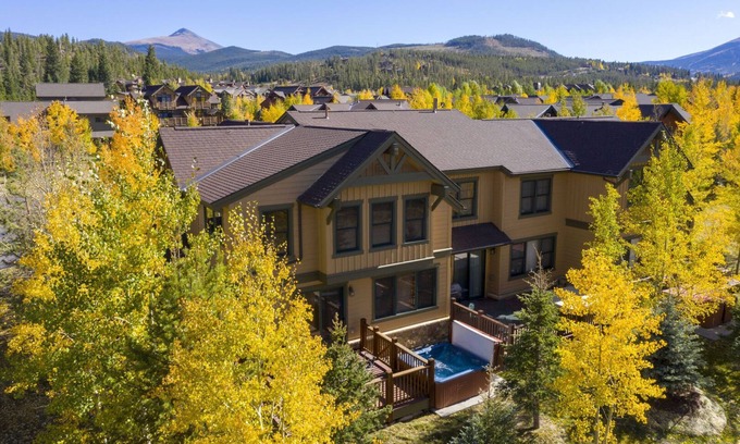 The Highlands House | Highland House – Private Hot Tub & Mountain Views