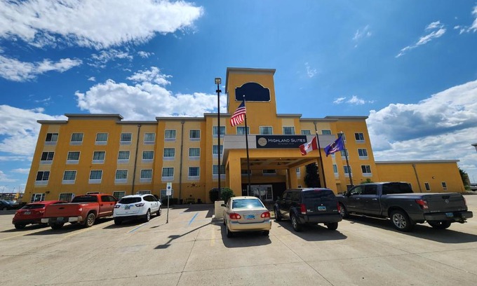 Minot Hotel | Highland Suites Minot