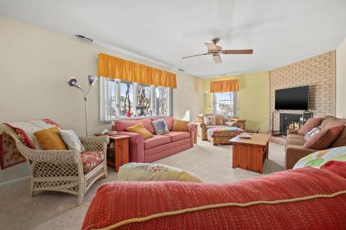 Deep Hole House | Highlander - Quiet vacation comfort!