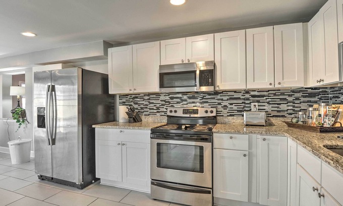 Rossville House | 'Highlands Cottage' Upscale Getaway w/Yard!