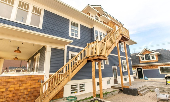 Northeast Edmonton House | Highlands River Valley Private Luxury Suite in Historic Home