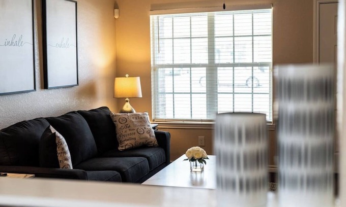 Temple House | Highly Desirable & Fully Updated 3BR Modern Escape