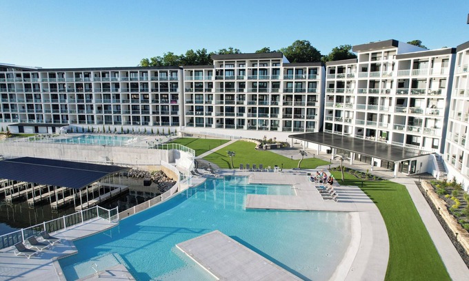 Osage Beach Condo | Highly-Upgraded Topsider 3-Suite Walk-In Unit Nearby Elevator 36-48' Boat Slips!