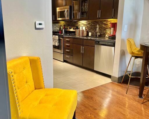 MacGregor Apartment | HighRise/Balcony/Luxury/Condo