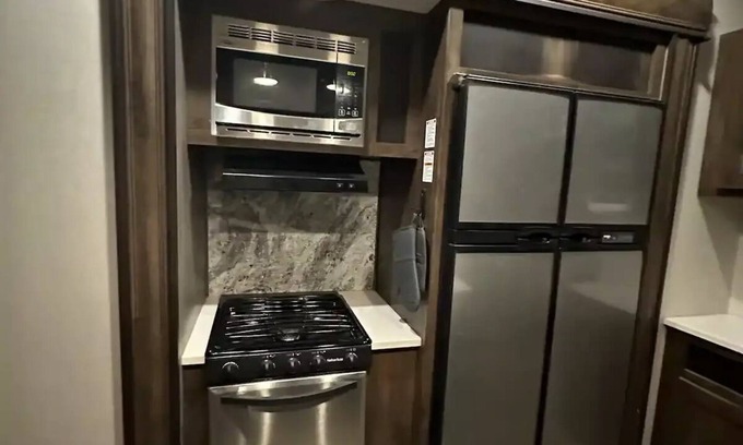 Abernathy House | Highway Haven - Sleeps 9