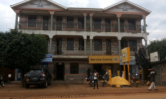 Nebbi Hotel | Highway Motel