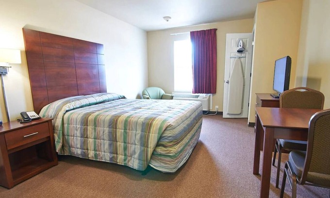 Pleasanton House | Hiking at Malek BuckHorn Creek Ranch! Two Suites w/ Free Self Parking!