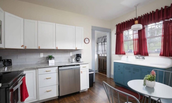 Crestline Heights House | Hiking Near Ruffner Mountains! East Lake Stunner