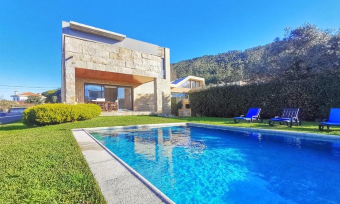 Viana do Castelo House | Hill & Beach house