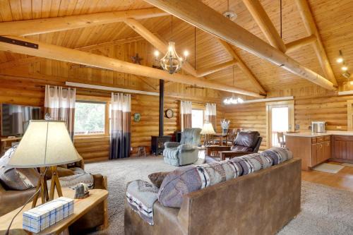 Hill City House | Hill City Log Cabin Along Newton Creek!