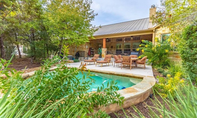 Austin House | Hill Country 5 Acre Ranch Home Heated Pool/Views Mins to Wineries & More!