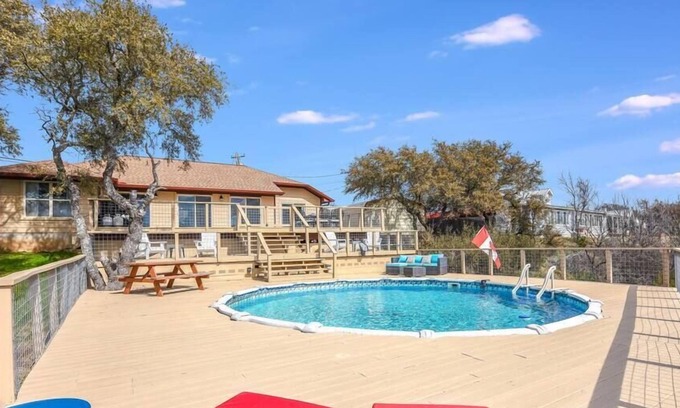 Burnet House | Hill Country & Biking Retreat
