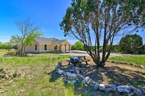 Boerne House | Hill Country Casita with Patio 13 Mi to Dtwn Boerne