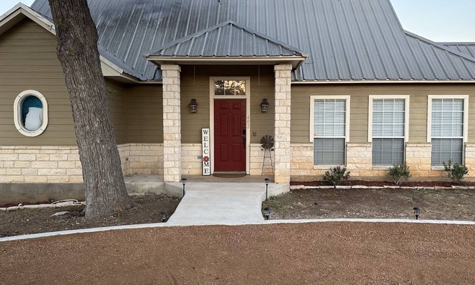 Johnson City House | Hill Country Escape