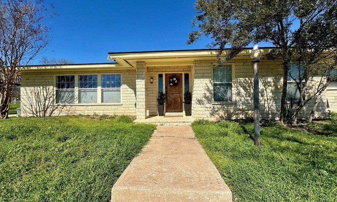 Center Point Other | Hill Country Home; King & Queen Suites; Game Room, Office & Fire Pit - Kerrville