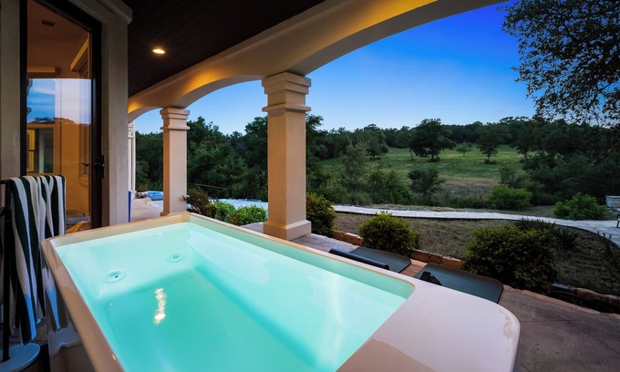 Bear Creek House | Hill Country Views w/cold plunge, sauna, fire pit, grill on 10 acres!