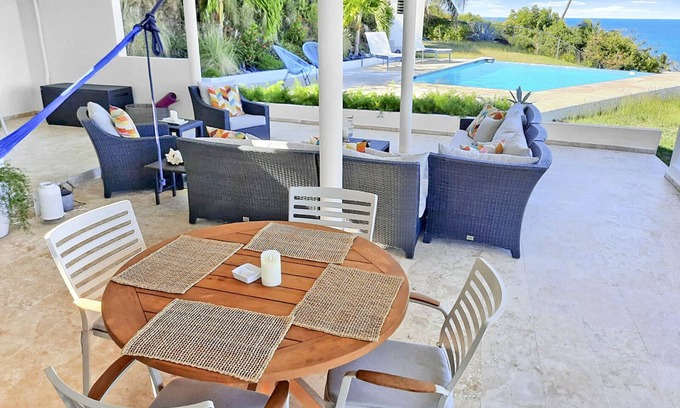 Puerto Ferro House | Hill Top Home | Infinity Pool | Mins→Beach+Ferry