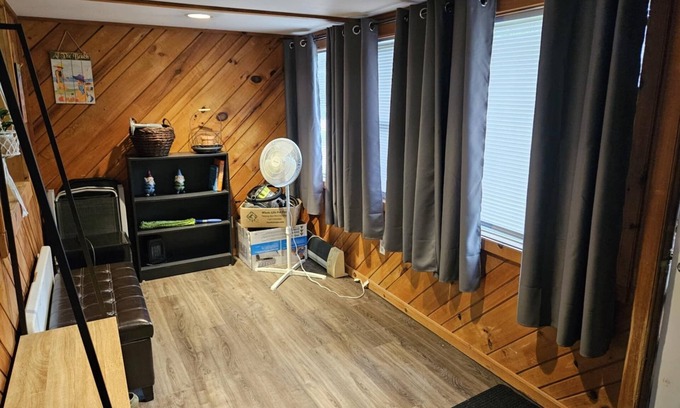 Leamington Cottage | Hillman Haven Cottage - walk to Lake & Marsh. Swim-Fish-Birding.