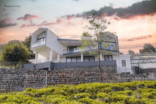 Coonoor Bed & Breakfast | Hills and Heart Luxury Villa By LexStays