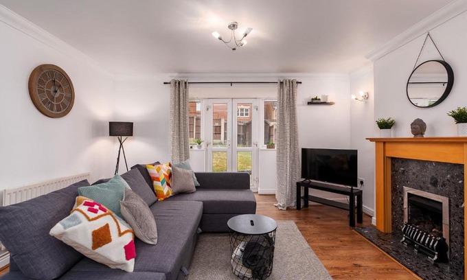 Mexborough Apartment | Hills Close
