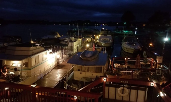 Alexandria Bay Hotel | Hills Motor Court & Marina