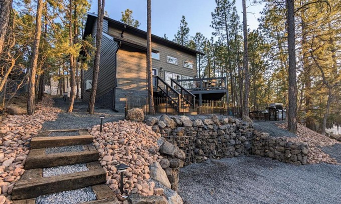 Pinetop House | Hillside Hangout 3Bd/2Ba, Elevated Deck Sunsets